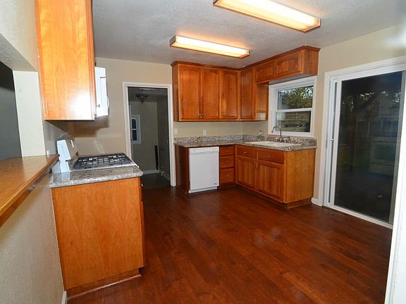 3rd image of 2300 North Ave