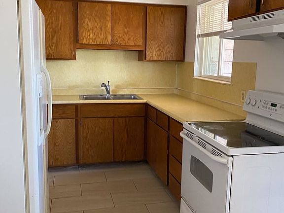 4th image of 2002 W Gardenia Dr