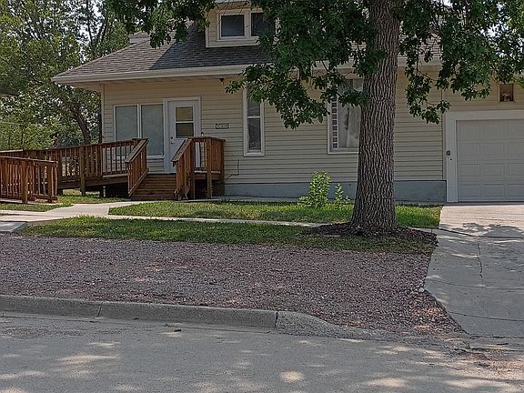 2nd image of 233 Paddock St