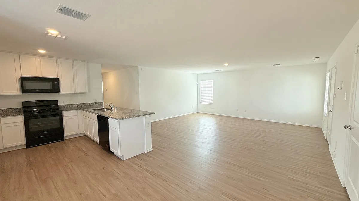 3 bed, 2.0 bath, 1436 sqft, $1,700 — Photo 4