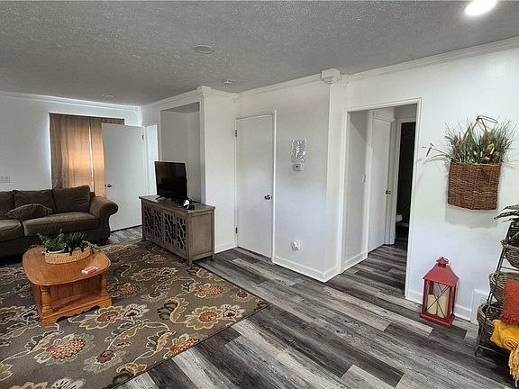4th image of 513 Henry St