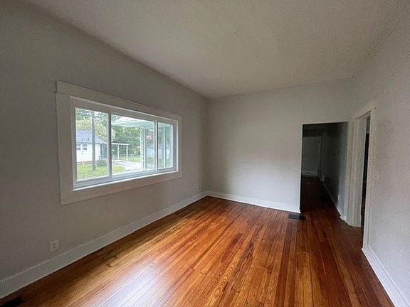 3rd image of 2122 Lawson Ave