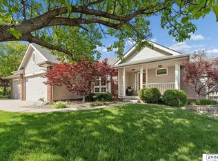 4908 Shoreline Cir, Papillion, NE 68133