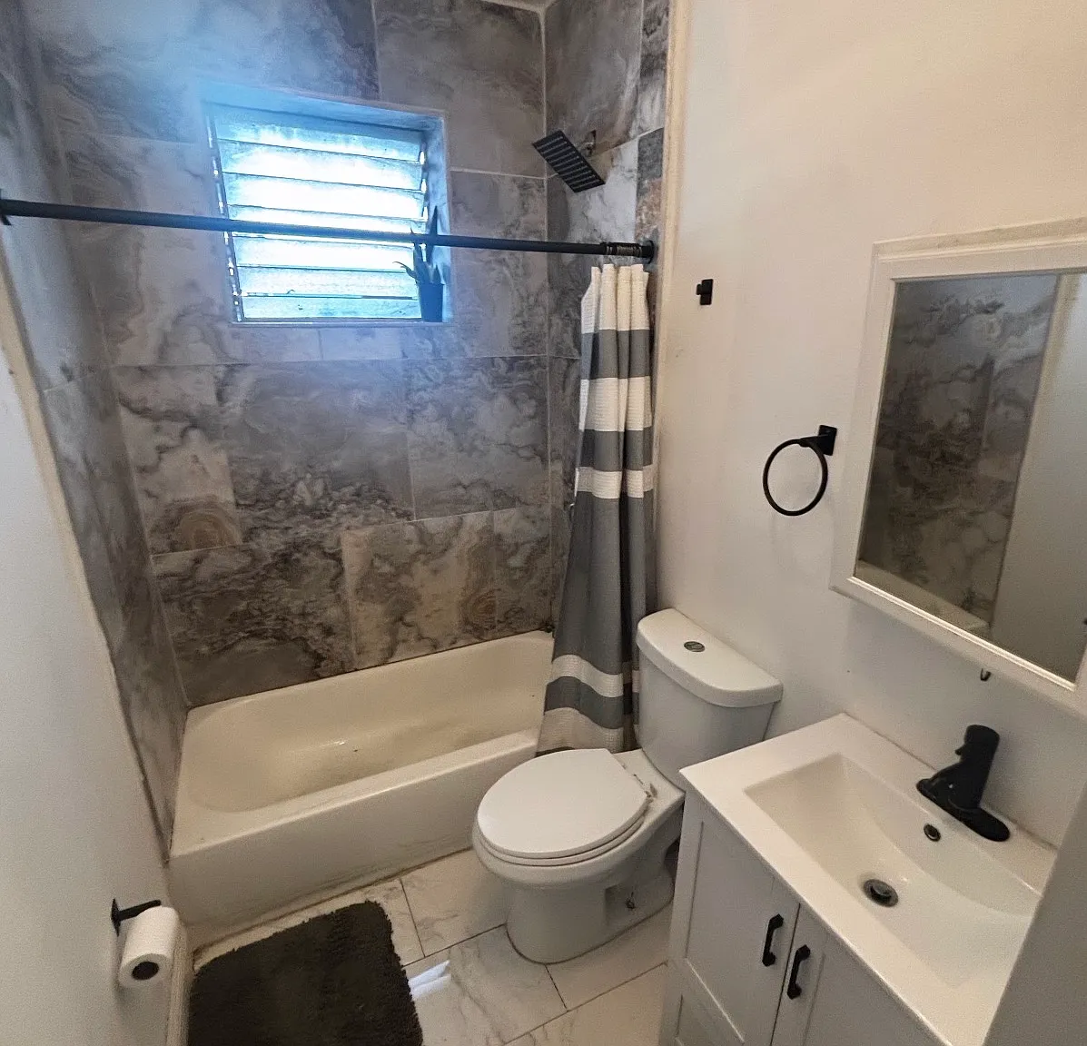 2 bed, 700 sqft, $1,000 — Photo 2