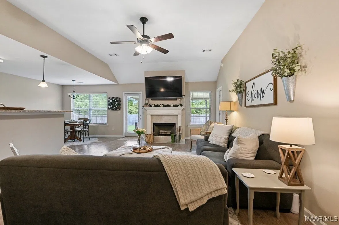 3 bed, 1448 sqft, $1,900 — Photo 4