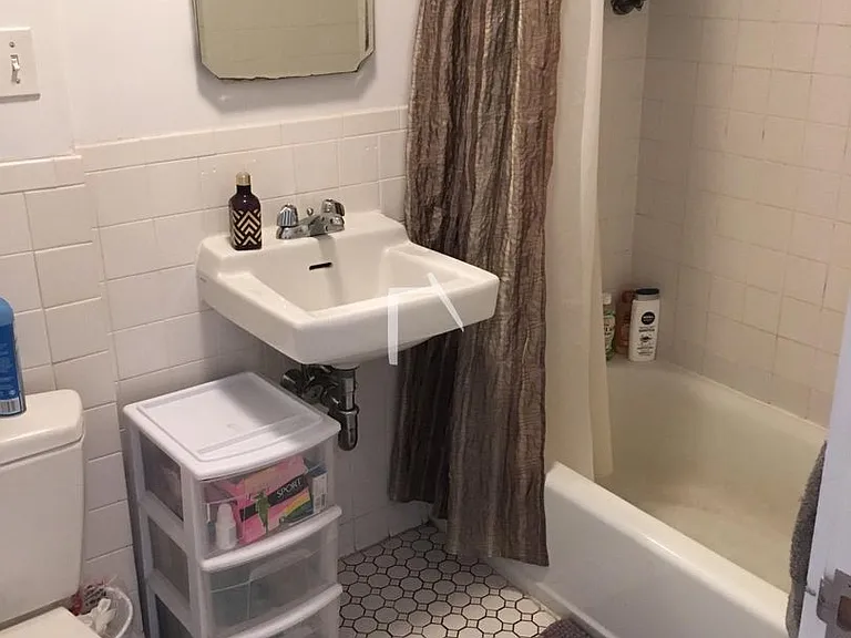 1942 Beacon St #6 — Photo 4