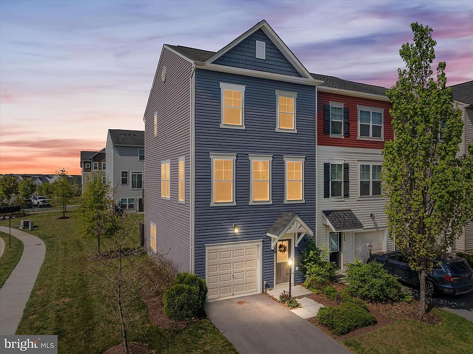 1st image of 109 Splendor Garden Way