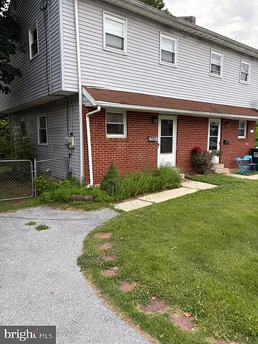 305 W 1st St Photo 1
