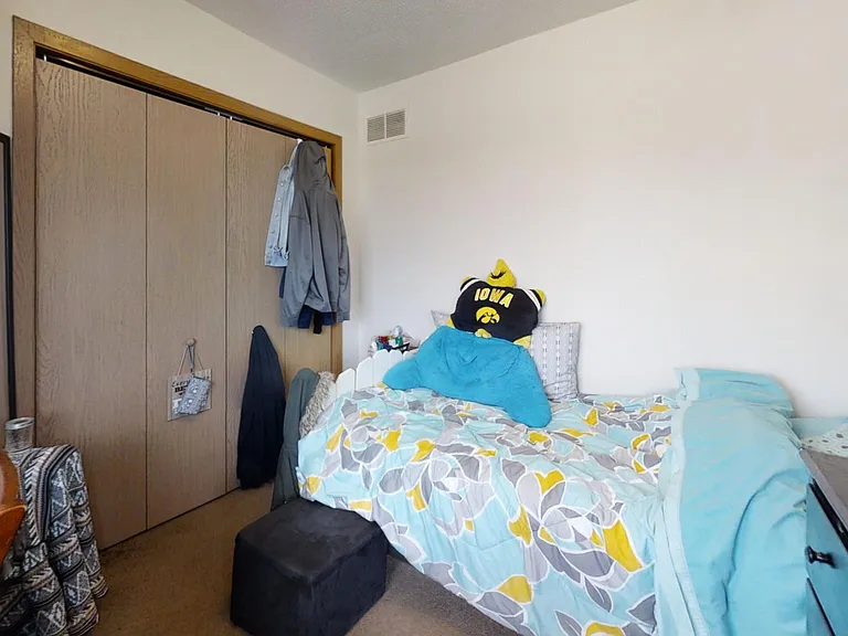537 S Van Buren St #D — Photo 12