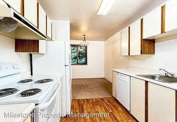 2nd image of 1118 NE 105th St APT 35