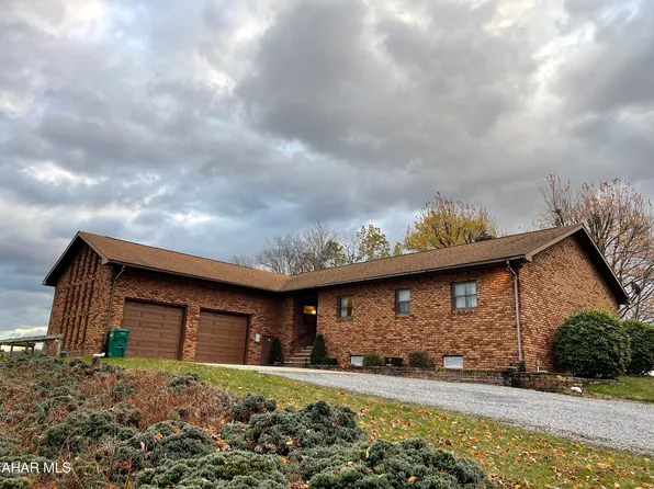 471 Leidy Ln, Johnstown, PA 15909