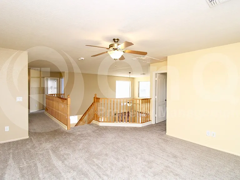 226 E Clairidge Dr — Photo 8