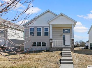 900 Lamont Dr, Lincoln, NE 68528