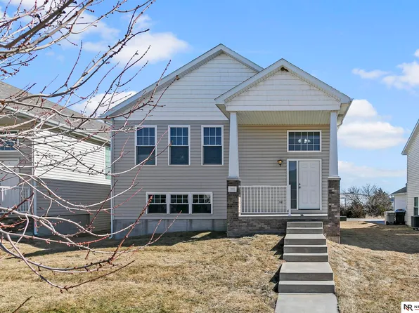 900 Lamont Dr, Lincoln, NE 68528
