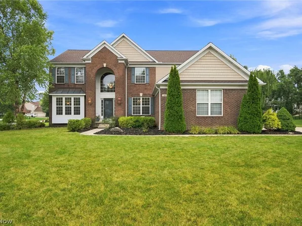 465 Wilmington Dr, Broadview Heights, OH 44147