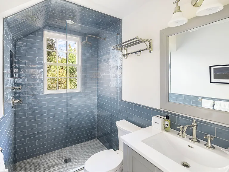 267 Meadows W — Photo 18