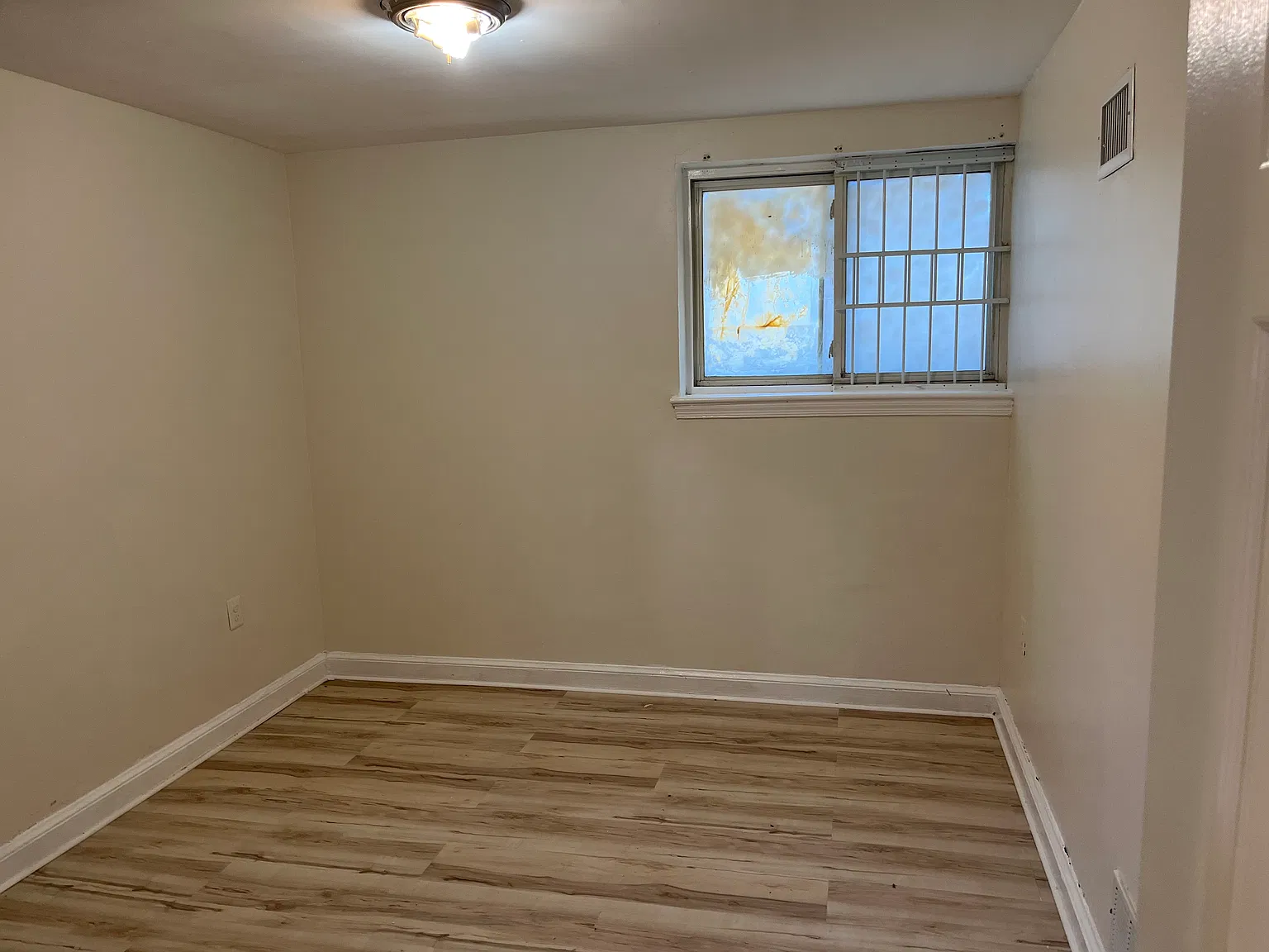 1 bed, 450 sqft, $1,300 — Photo 3