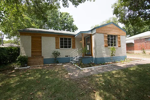 911 Reverchon Dr Photo 1