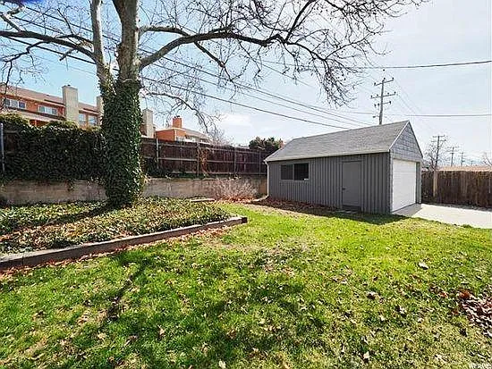 2215 S Broadmoor St — Photo 6