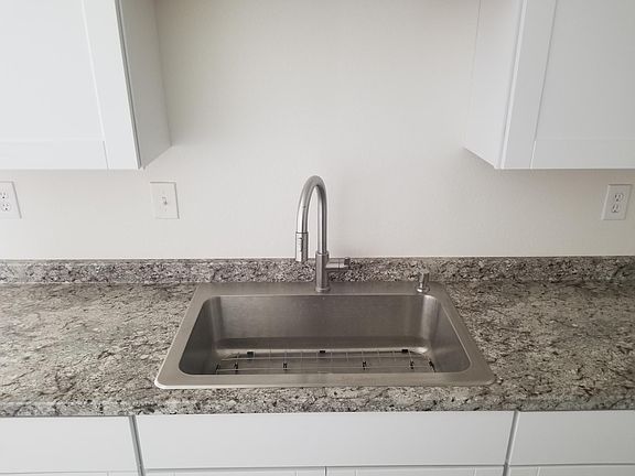 4th image of 204 W Pearl Ave