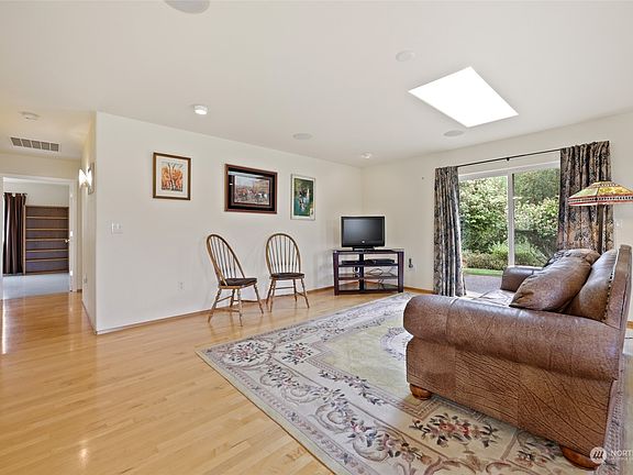 4th image of 14426 Avis Lane SE
