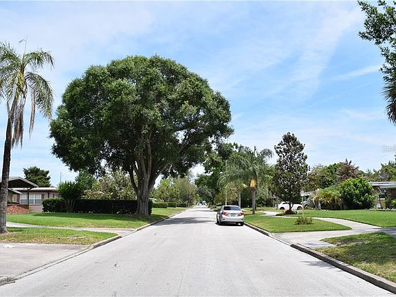 3rd image of 1401 Roscomare Ave