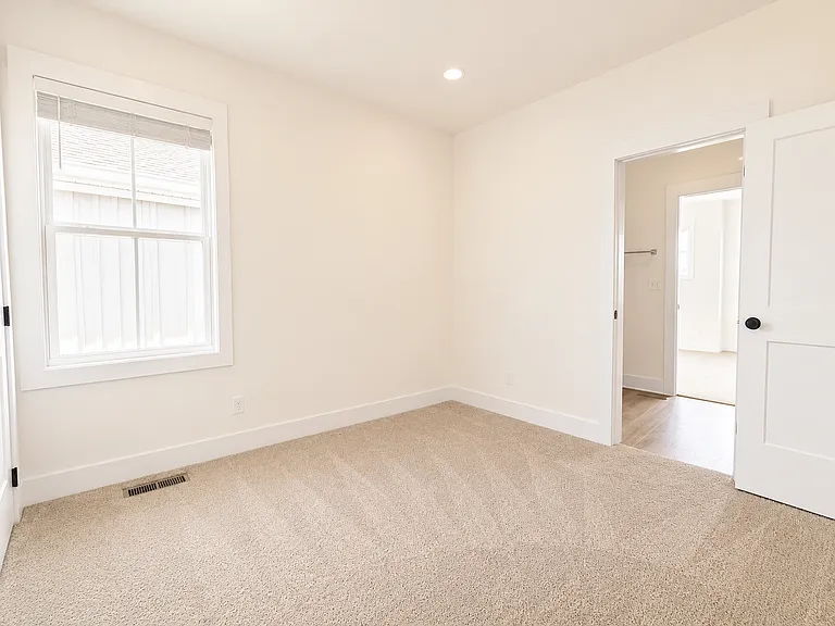 1385 Meridian St — Photo 32
