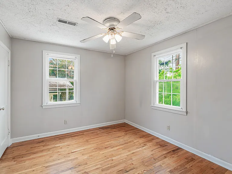 1315 E Red Bud Rd — Photo 18