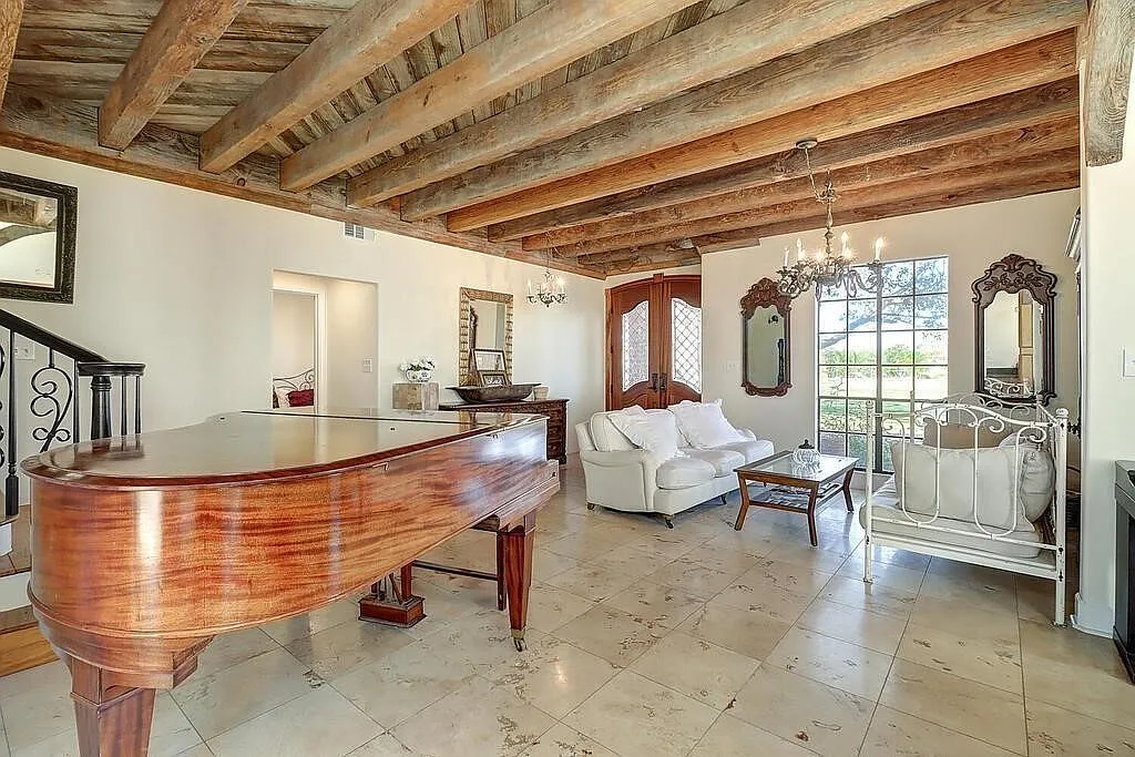 5 bed, 3.5 bath, 3259 sqft, $4,800 — Photo 3