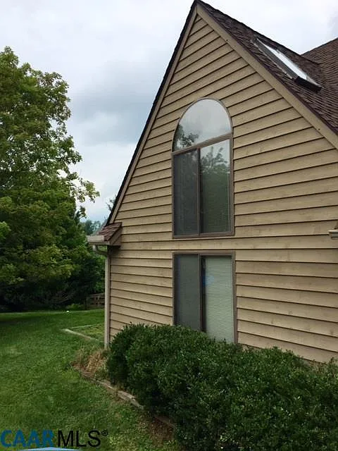 1058 Highlands Dr photo 1