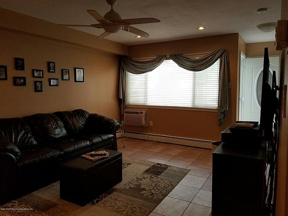 3rd image of 16 Garth Ct