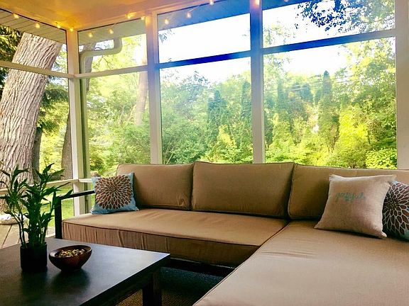 Screened in Back Porch