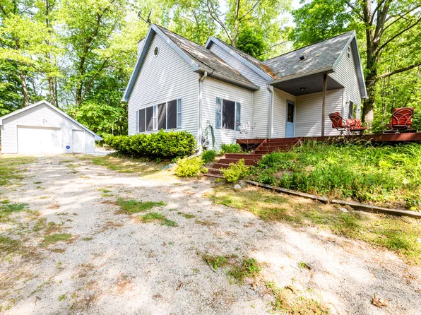 67470 Lakeshore Dr, Dowagiac, MI 49047