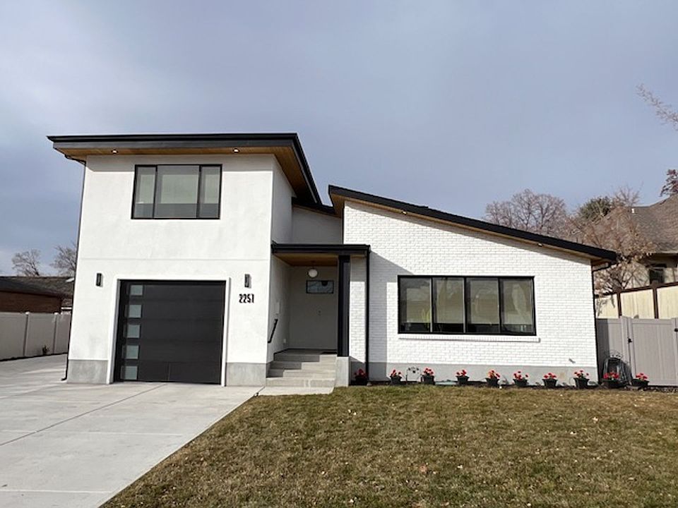 1st image of 2251 E Lincoln Ln