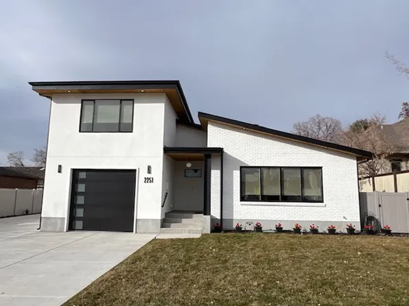 2251 E Lincoln Ln, Holladay, UT 84124