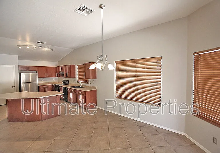 15710 N 34th St — Photo 5