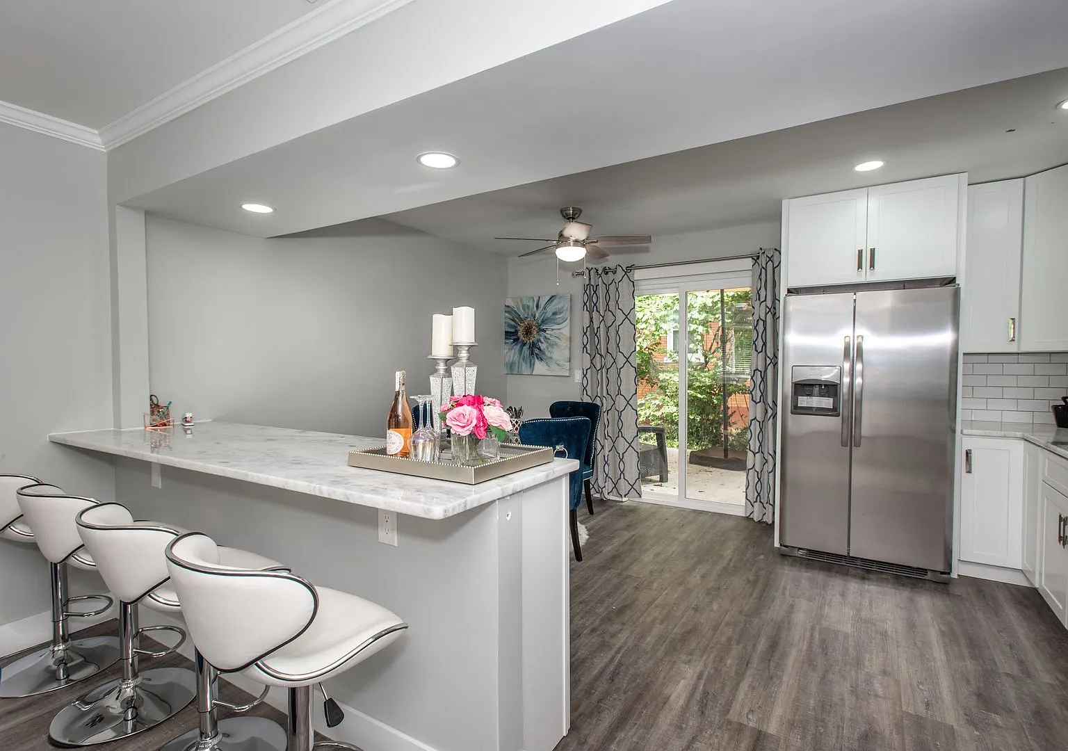 University Townhomes in Avondale — Photo 1