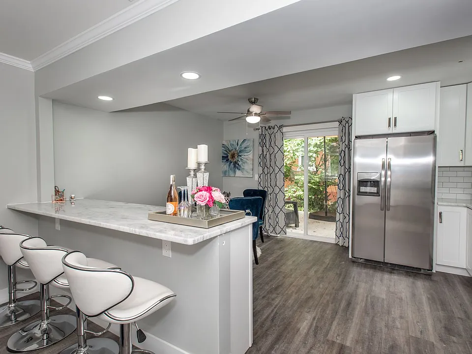 262 Irwin Pl