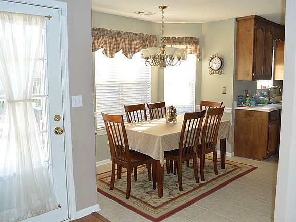 Eat-in kitchen