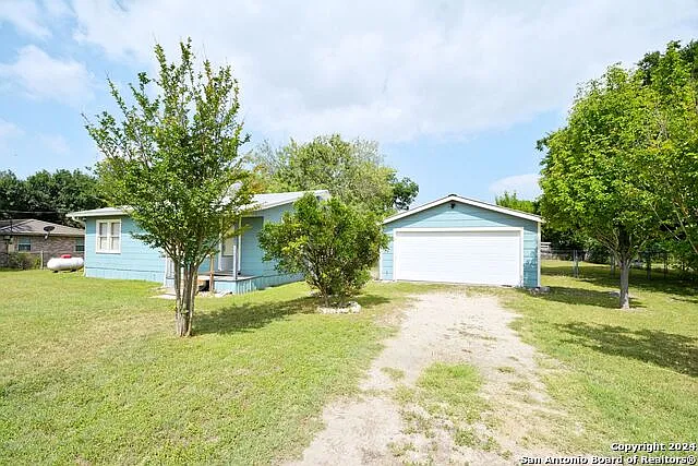 3 bed, 1.0 bath, 1080 sqft, $1,475 — Photo 2