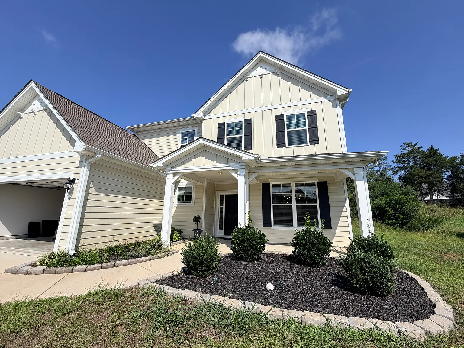 4 bed, 3.5 bath, 3183 sqft, $3,200 — Photo 2