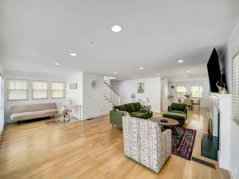 20 Anchorage St — Photo 10