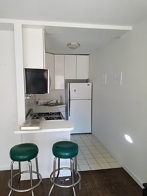 Rented by Chartwell Manhattan Realty | media 23