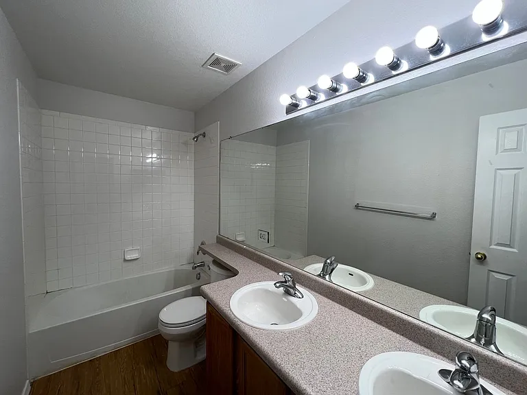 10441 Devonshire St — Photo 12