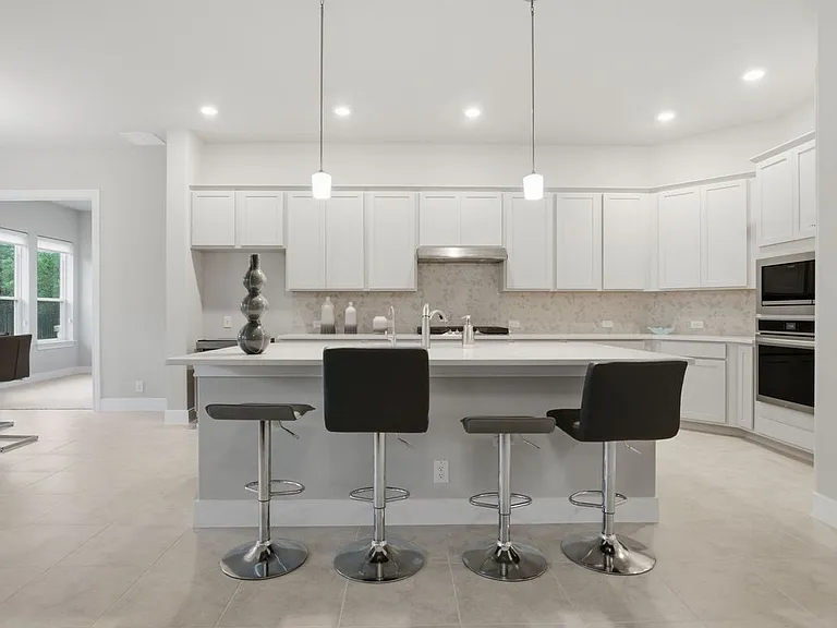 24710 Faraday — Photo 6