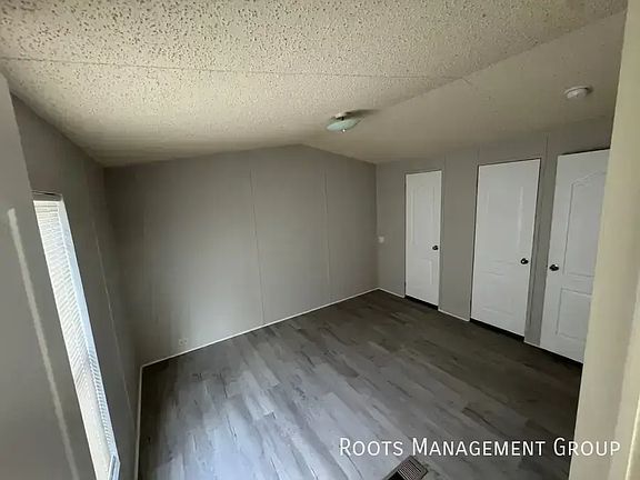 3rd image of 115 W Loudon Ave #J072-j72