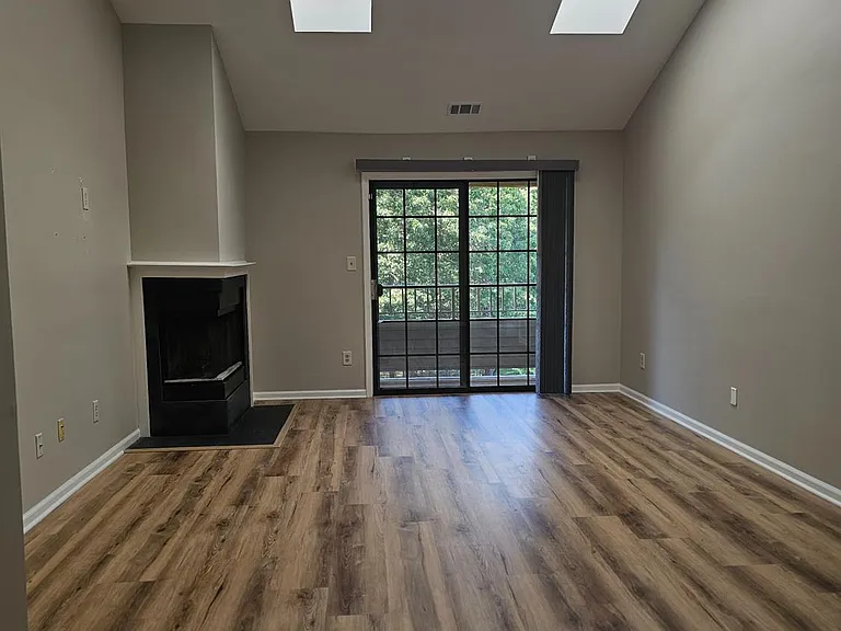 2809 Ridgefield Ct — Photo 4