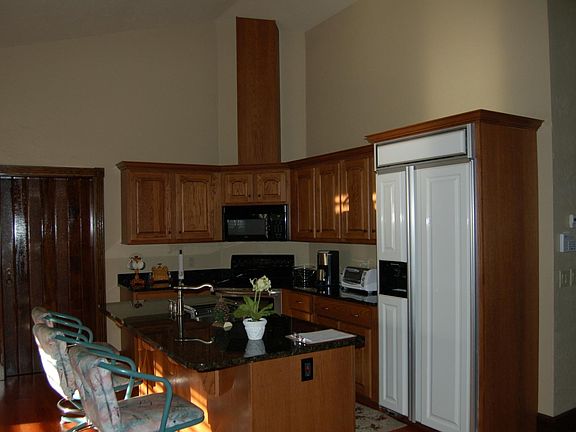 Kitchen - Stove, Micro,DW, Large Frig & Island with Dbl Sink