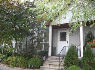 37 Hemlock Cir, Peekskill, NY 10566