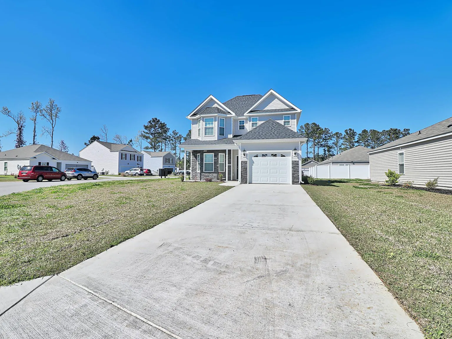 4 bed, 2.5 bath, 1734 sqft, $2,195 — Photo 2